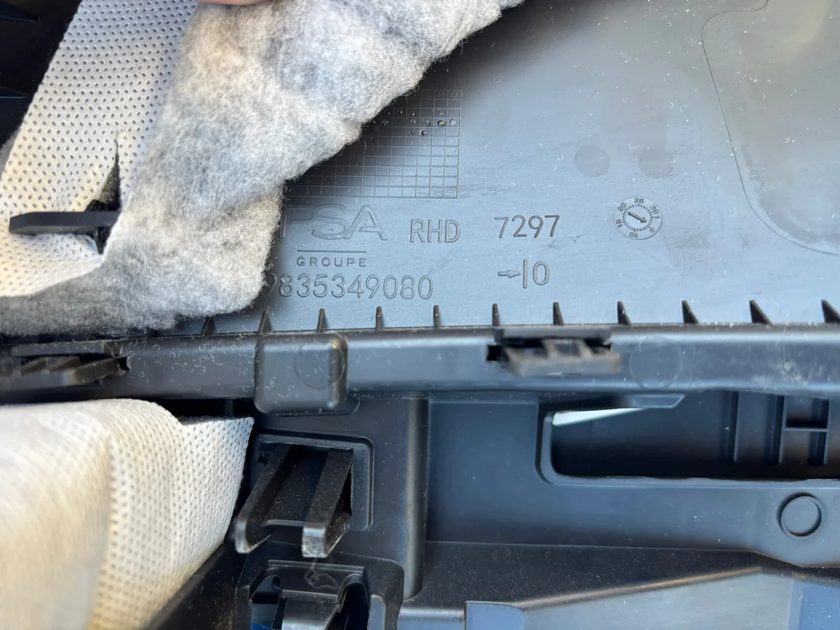 Peugeot 308 T10 Cache latéral coffre droit 9835349080 image 4