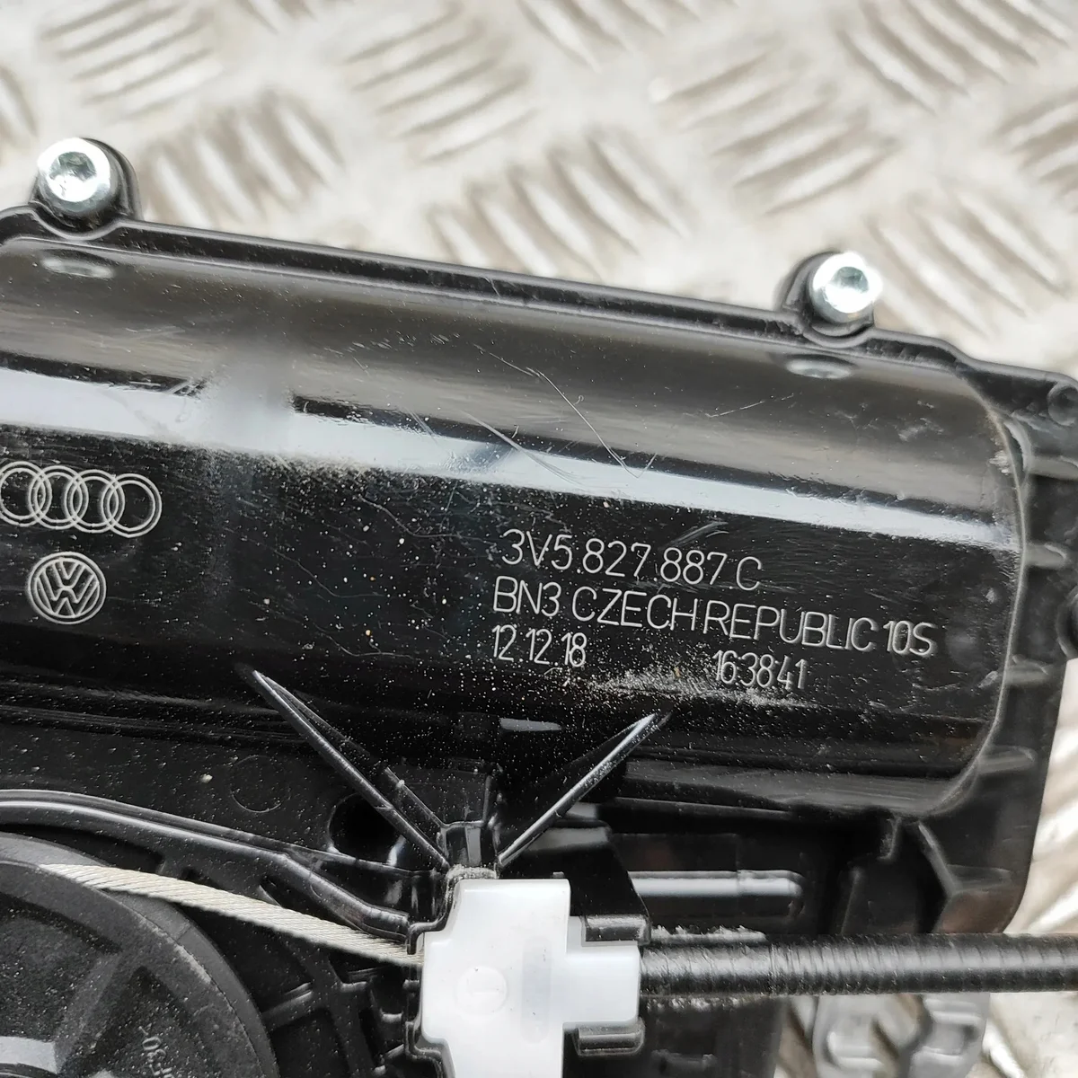 Bagagerumslås Audi Q2 81A - 81a827506 image 7