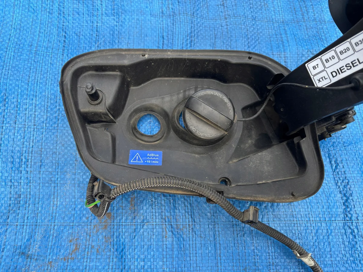 Peugeot 308 III T10 Klappe Tankdeckel image 8