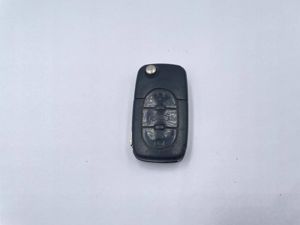 Llave Audi A3 A4 A6 A8 8Z0837231D Usada