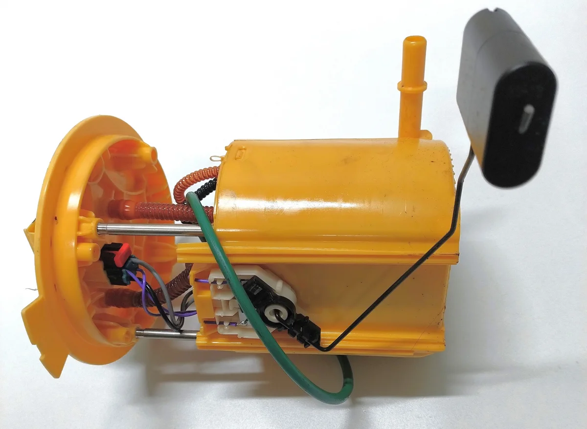 Pompa paliwa Jeep 68243573AB