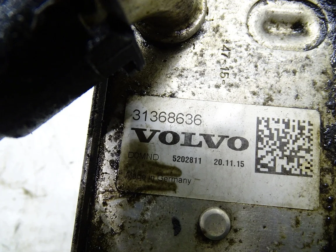 Kühler Öl Volvo V60 S60 V90 31368636 image 4