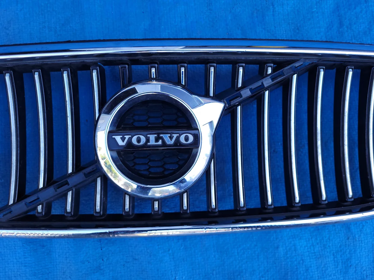 Volvo S90 V90 II etupuskurin kromiritilä 31383520-03055 image 3