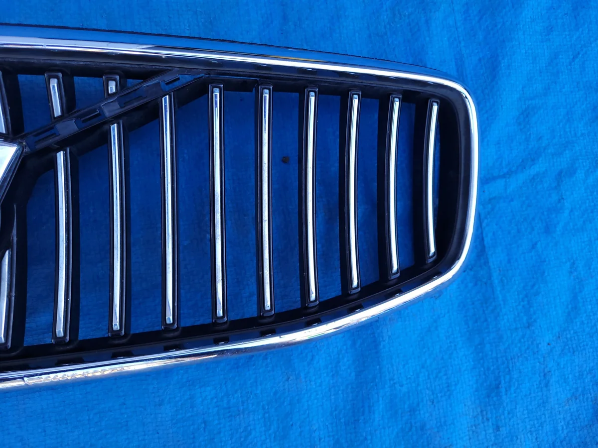 Volvo S90 V90 II etupuskurin kromiritilä 31383520-03055 image 4