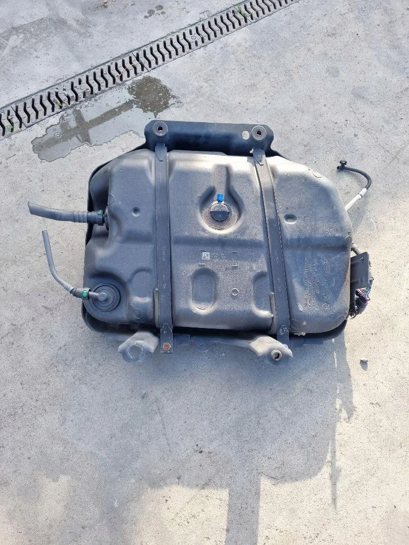Jeep Cherokee WK2 AdBlue Tank 52030435XX image 2