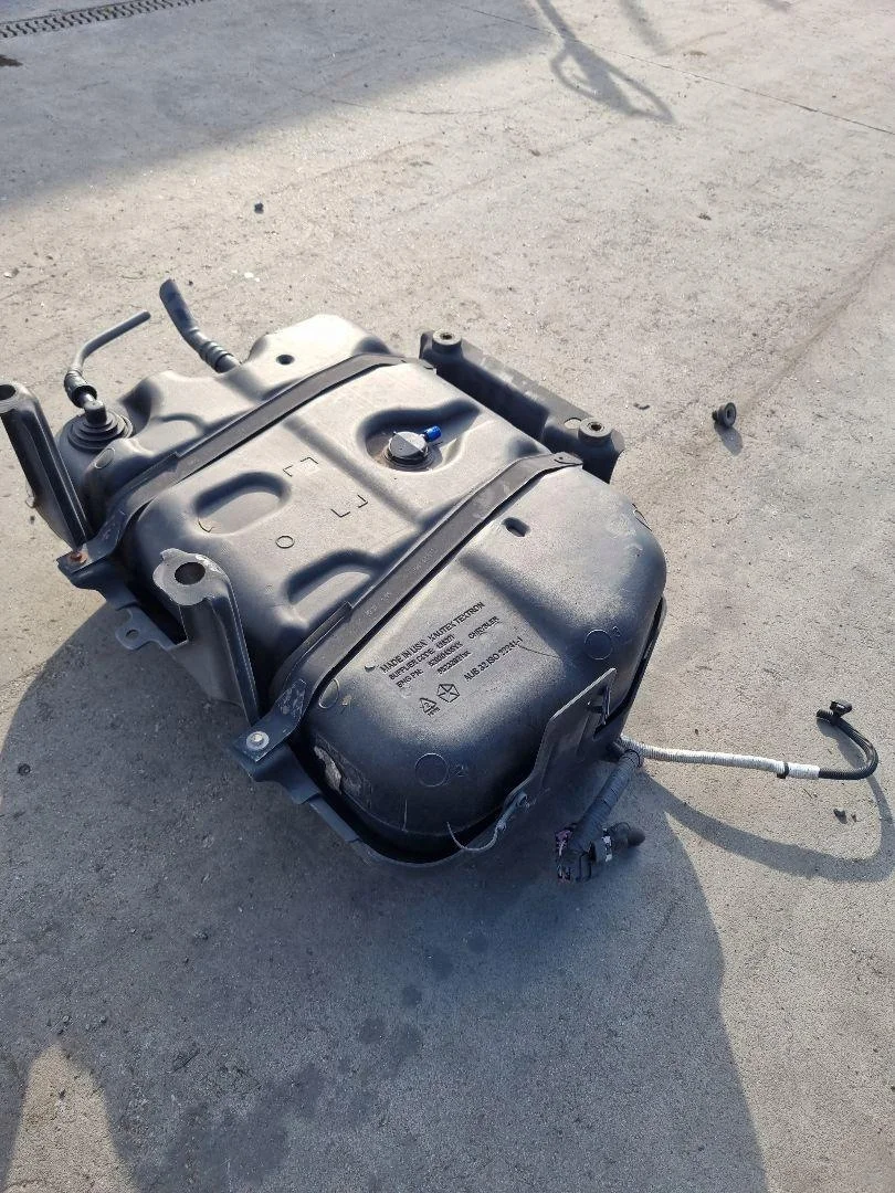 Jeep Cherokee WK2 AdBlue Tank 52030435XX image 5