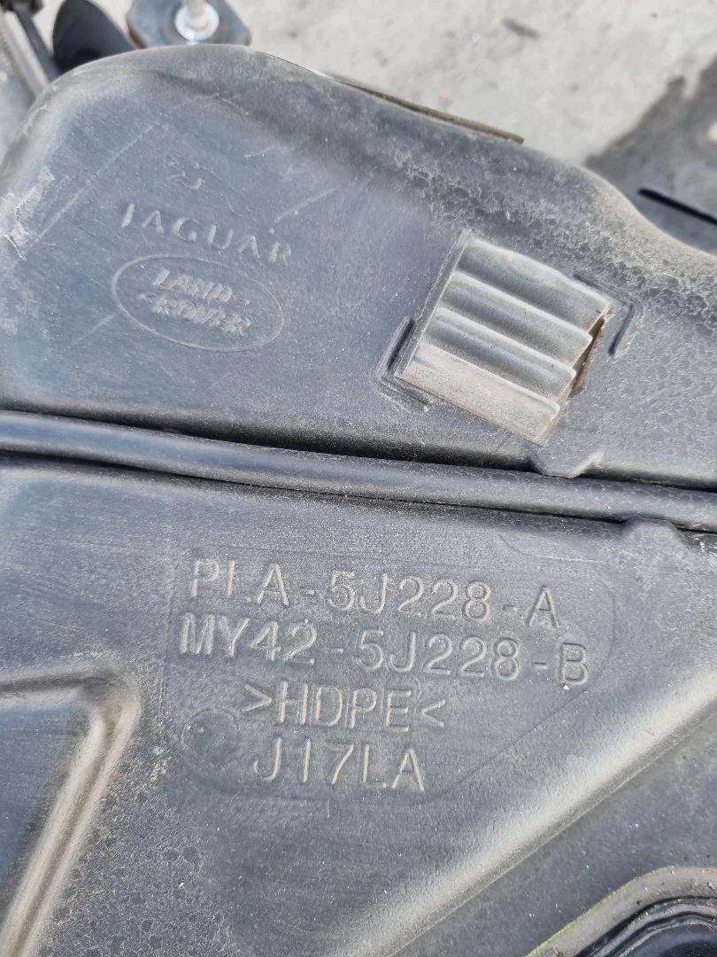 Range Rover Sport L494 AdBlue Tank MY42-5J228-B thumbnail 3