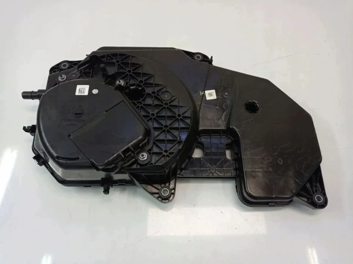 Renault Megane IV AdBlue-säiliö image 6