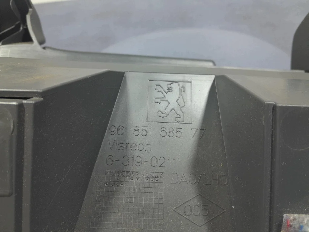 Peugeot 3008 I Schalthebelabdeckung unten image 7