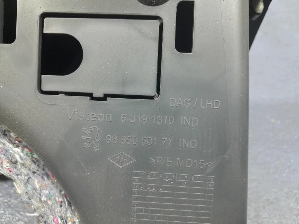 Peugeot 3008 I dashboardkastje image 7