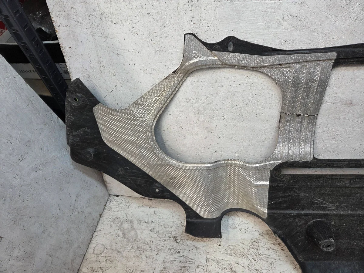 BMW M5 F90 Diffuseur Arrière OEM 8060097 image 9