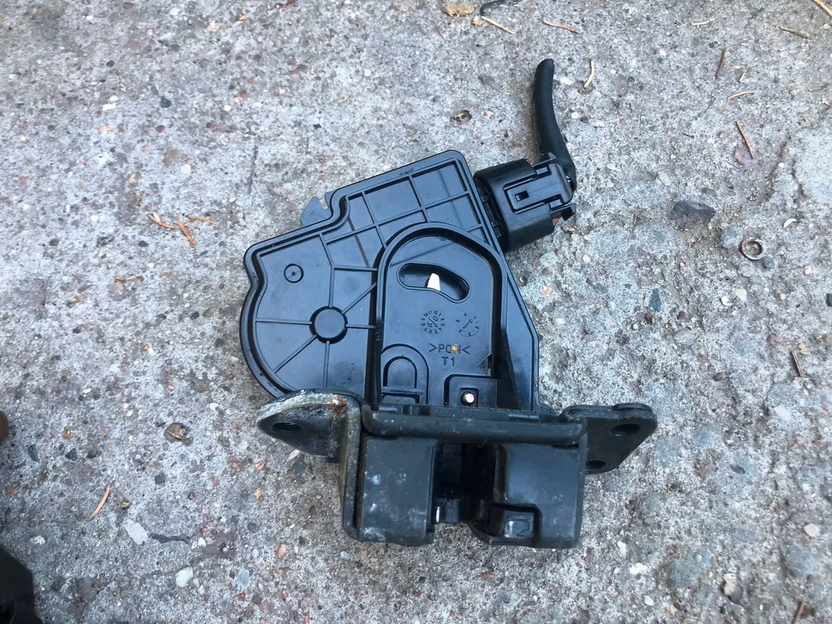 Toyota Auris I Serrure Coffre 69350-02080