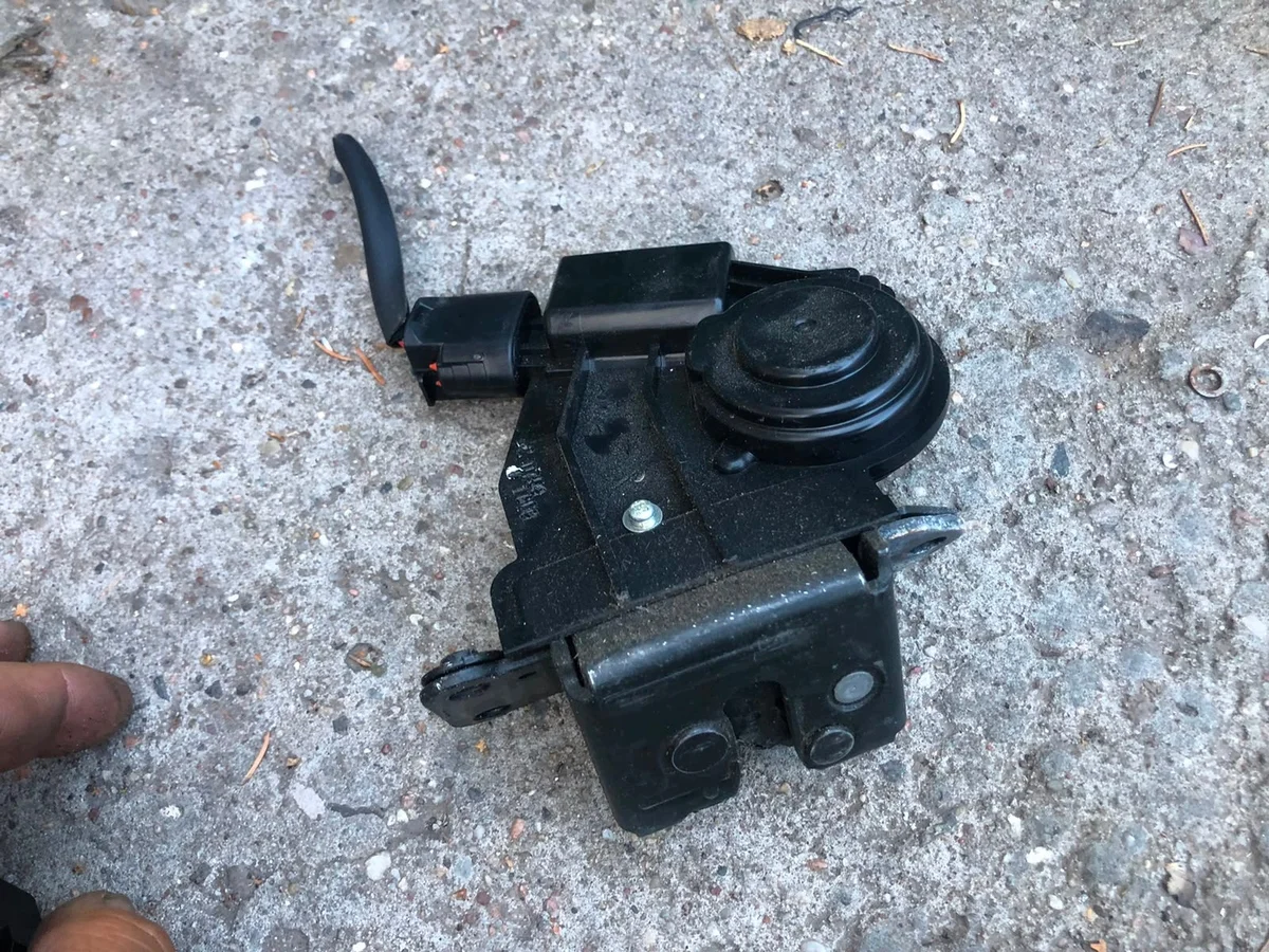 Fecho Mala Toyota Auris E15 69350-02080 thumbnail 1