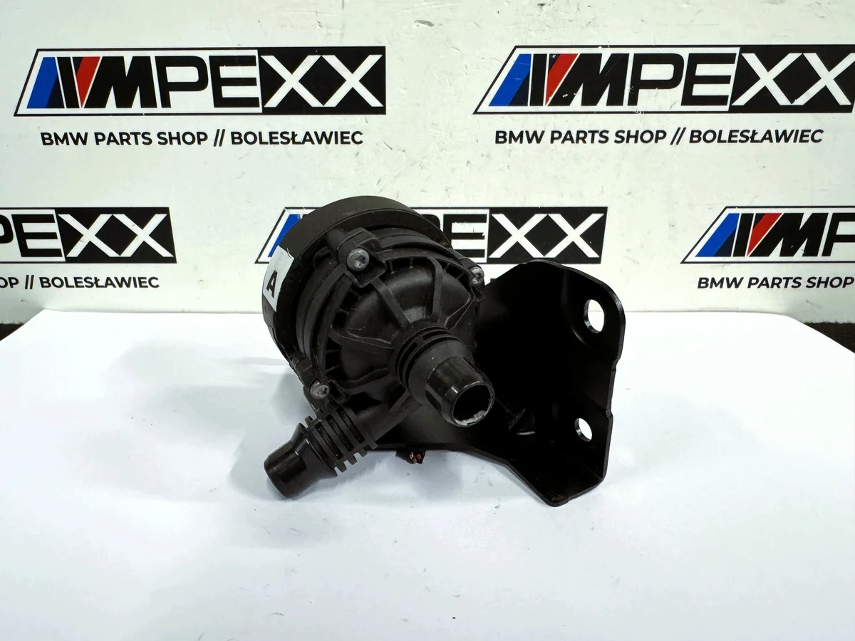 BMW iX Zusatzwasserpumpe Halterung 8841074