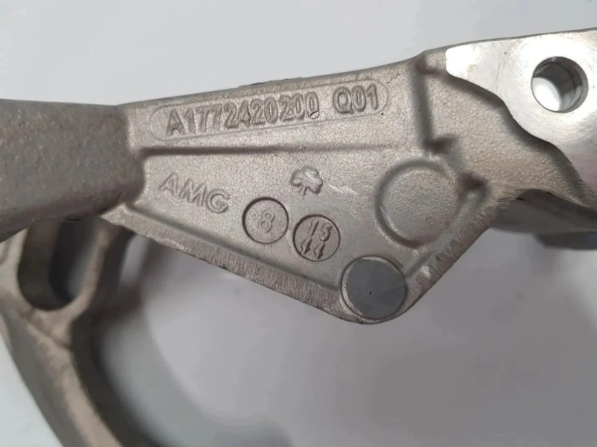 Mercedes C6 4.0 V8 Spannrolle Motorhalter image 4