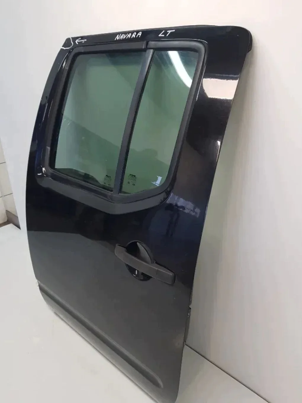 Nissan Navara D40 linke hintere Tür thumbnail 5