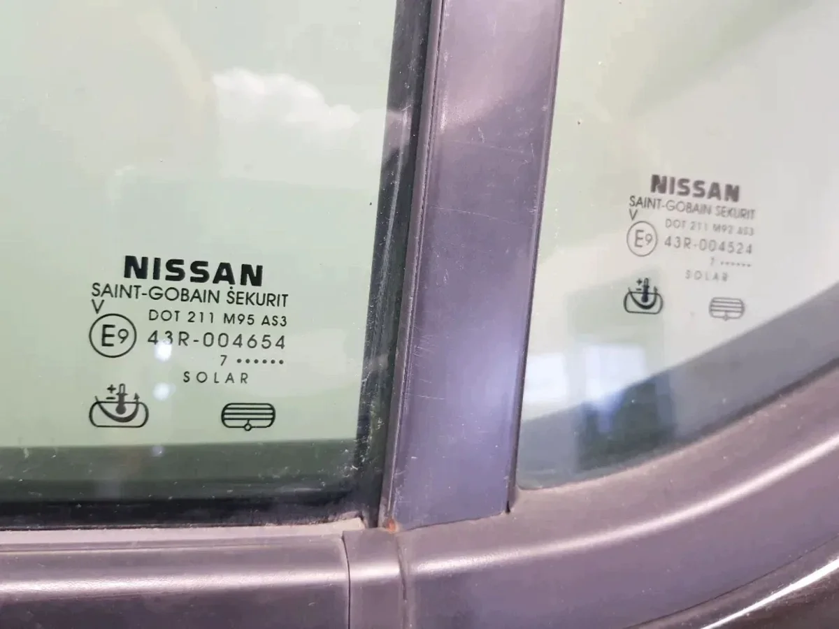 Nissan Navara D40 linke hintere Tür thumbnail 9