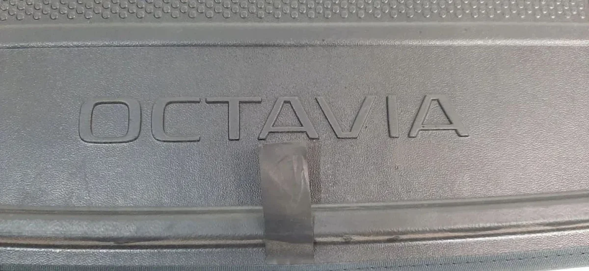 Skoda Octavia Kombi Kofferraum Bodenbelag gebraucht thumbnail 4