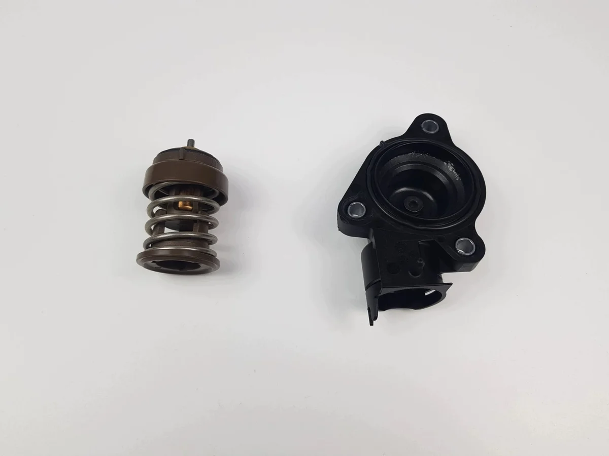 BMW X1 U11 Wasserpumpenthermostat 4137640 thumbnail 1
