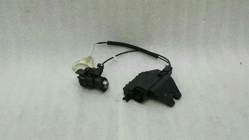 BMW E92 Trunk Latch 7840617 image 4