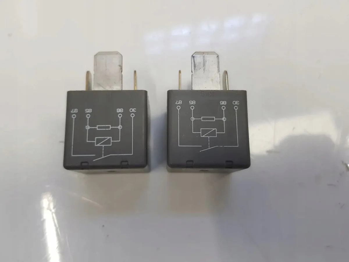 Relais Mercedes W202 W220 A0009822923 image 3