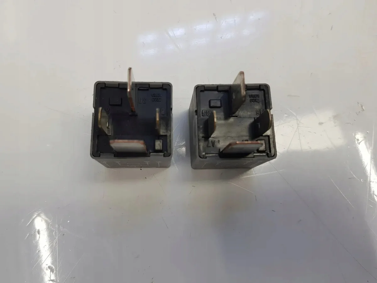 Relais Mercedes W202 W220 A0009822923 image 4