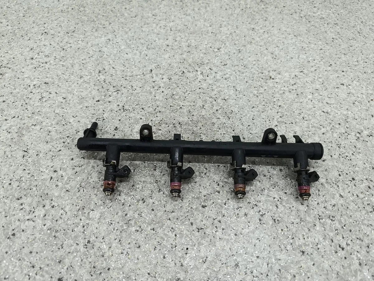 Rampe injection essence Renault Megane II 1.6 16V image 7