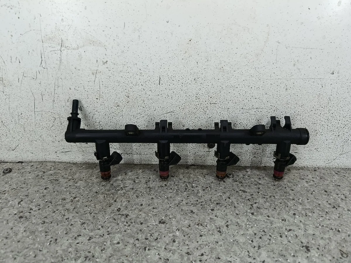 Rampe injection essence Renault Megane II 1.6 16V image 8