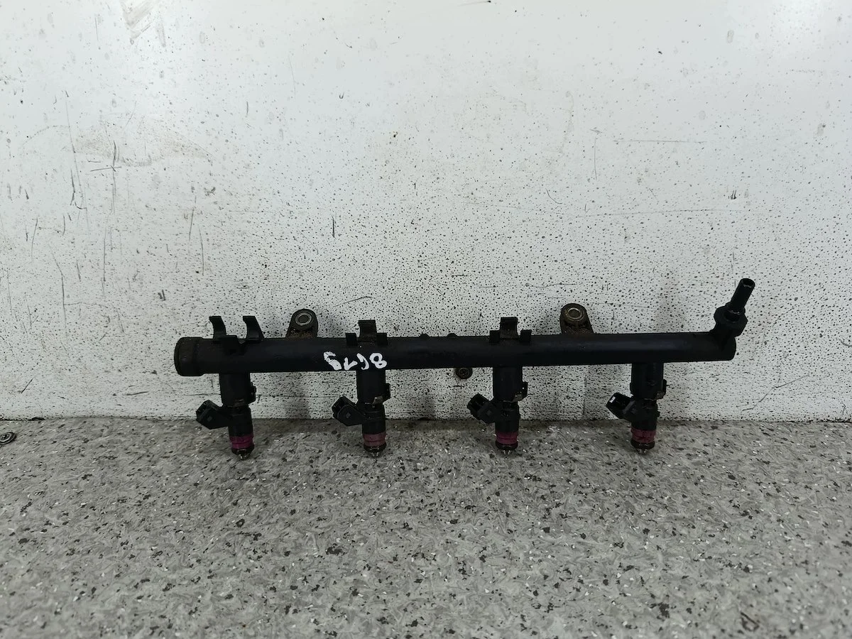 Rampe injection essence Renault Megane II 1.6 16V image 9