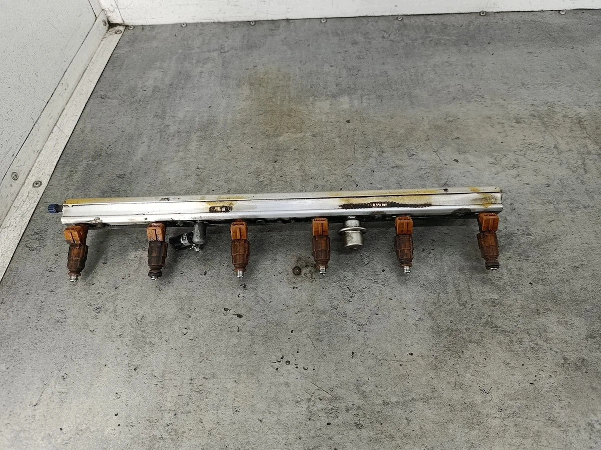 Volvo S80 2.8 T6 Fuel Rail 9125225
