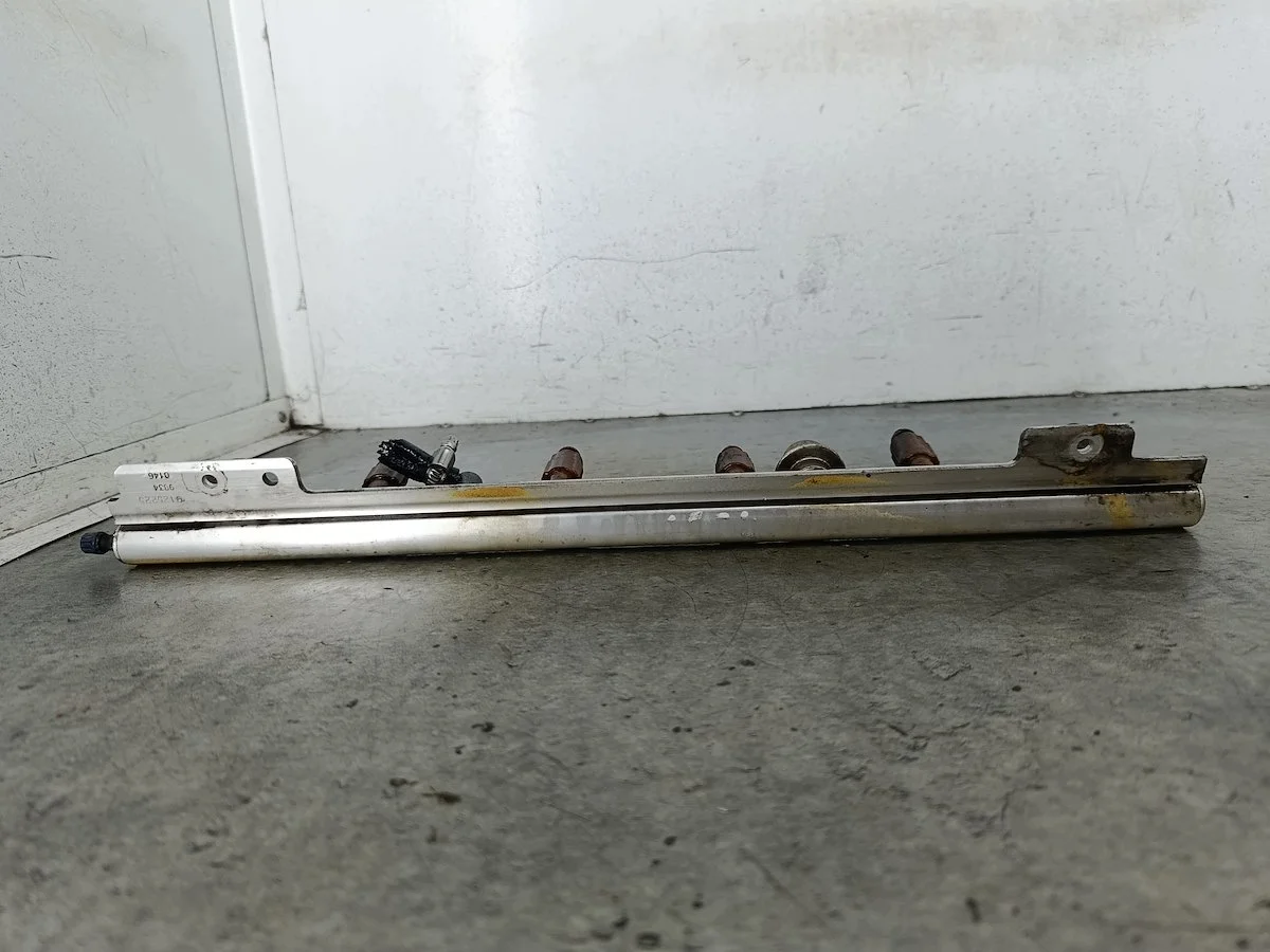 Volvo S80 2.8 T6 Fuel Rail 9125225 image 4