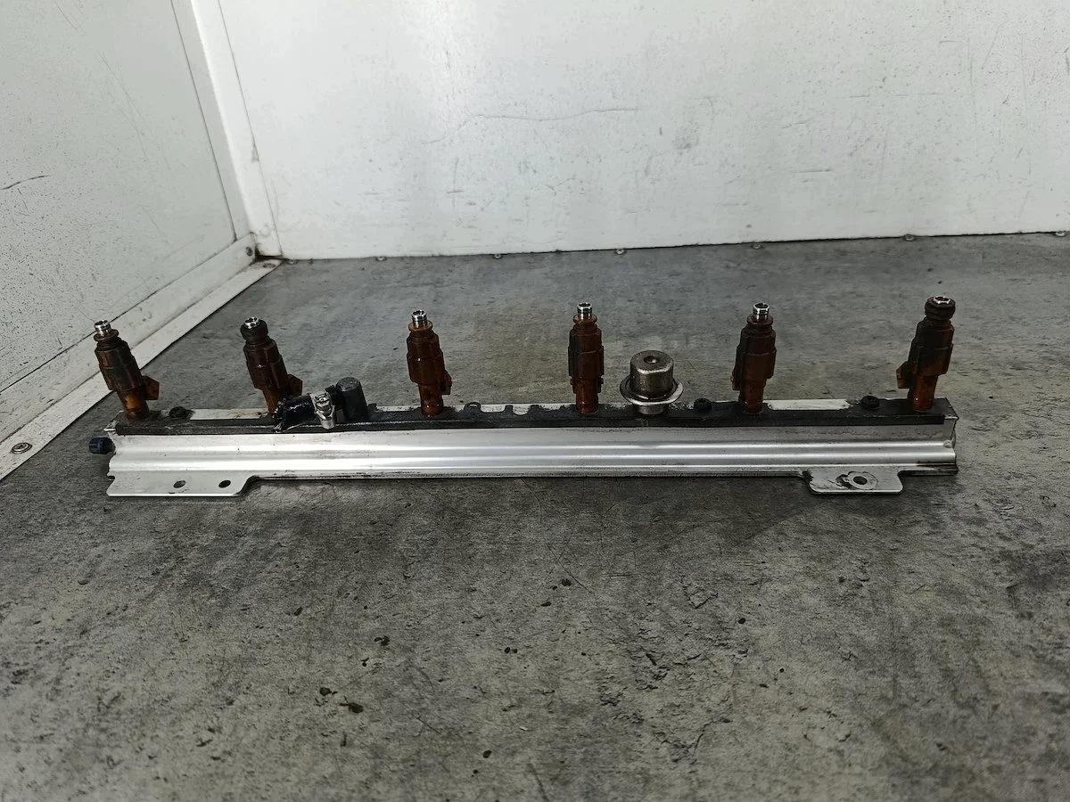 Volvo S80 2.8 T6 Fuel Rail 9125225 image 5