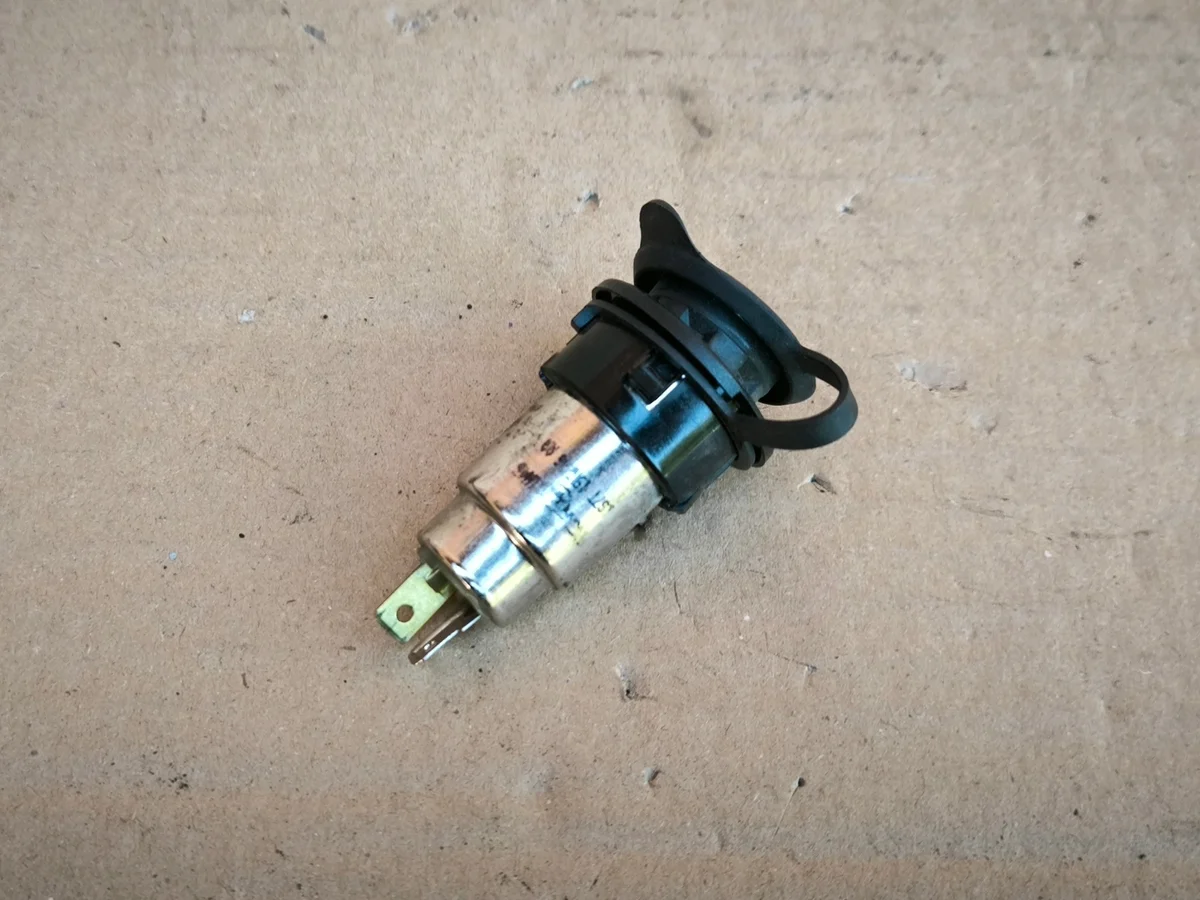 Tomada de isqueiro Ford Mondeo MK4 46513123