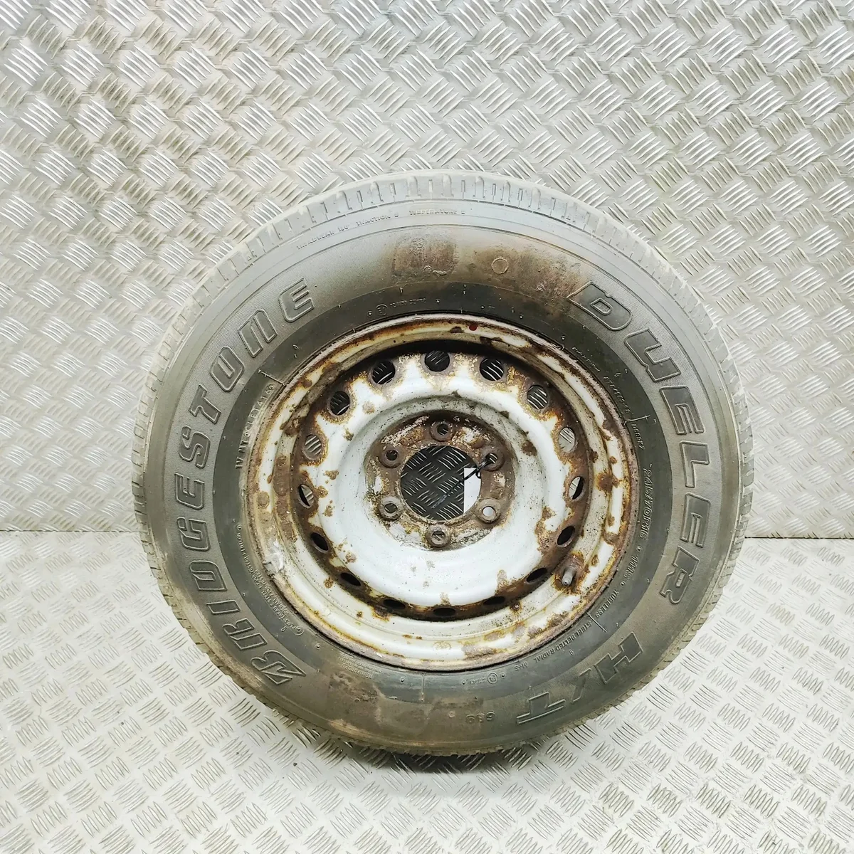 Roue de secours Isuzu D-Max II 8982181480