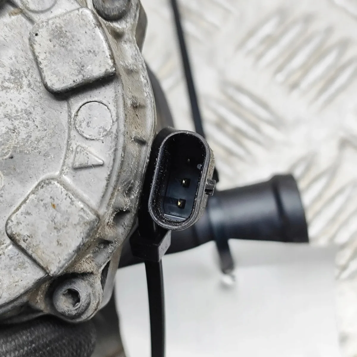 Audi A3 Wasserumwälzpumpe 0392024011 image 6