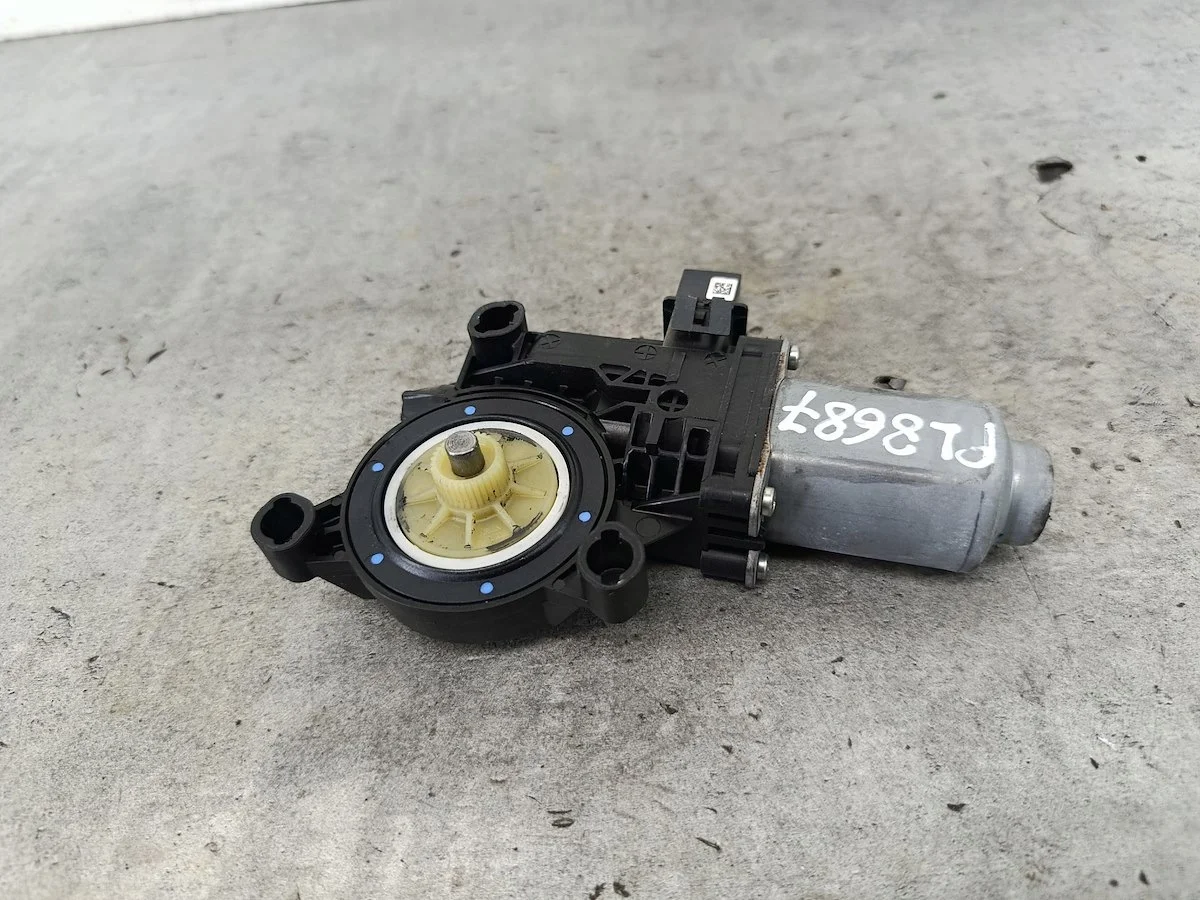 Skoda Fabia II Fensterhebermotor links vorne image 3