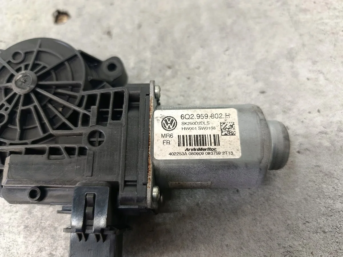 Skoda Fabia II Fensterhebermotor links vorne image 5