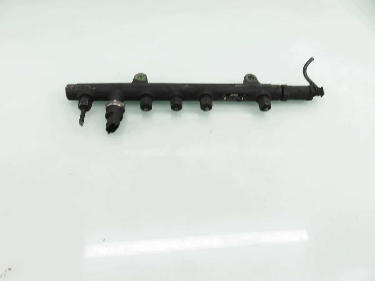 Opel Vivaro A 1.9 DTI Injector Rail
