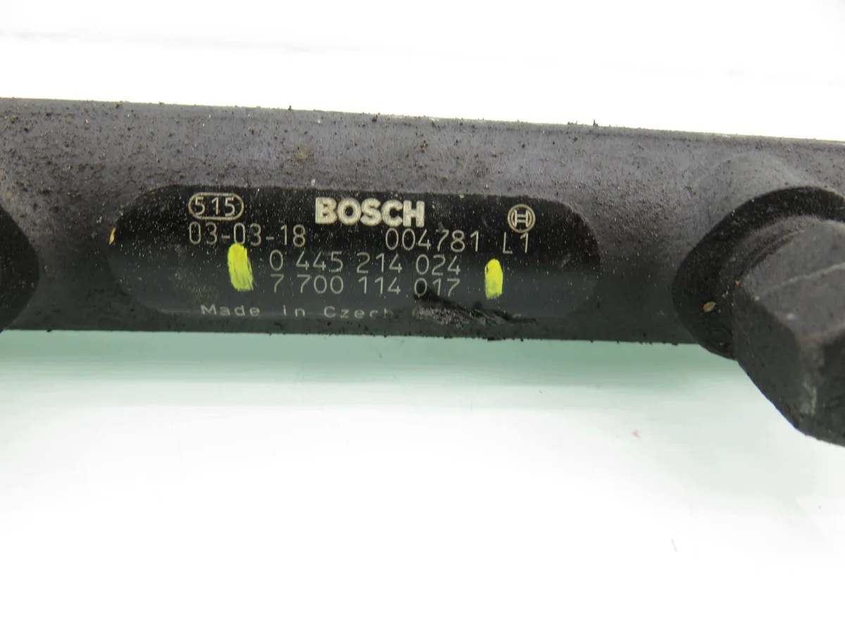 Opel Vivaro A 1.9 DTI Injector Rail image 3