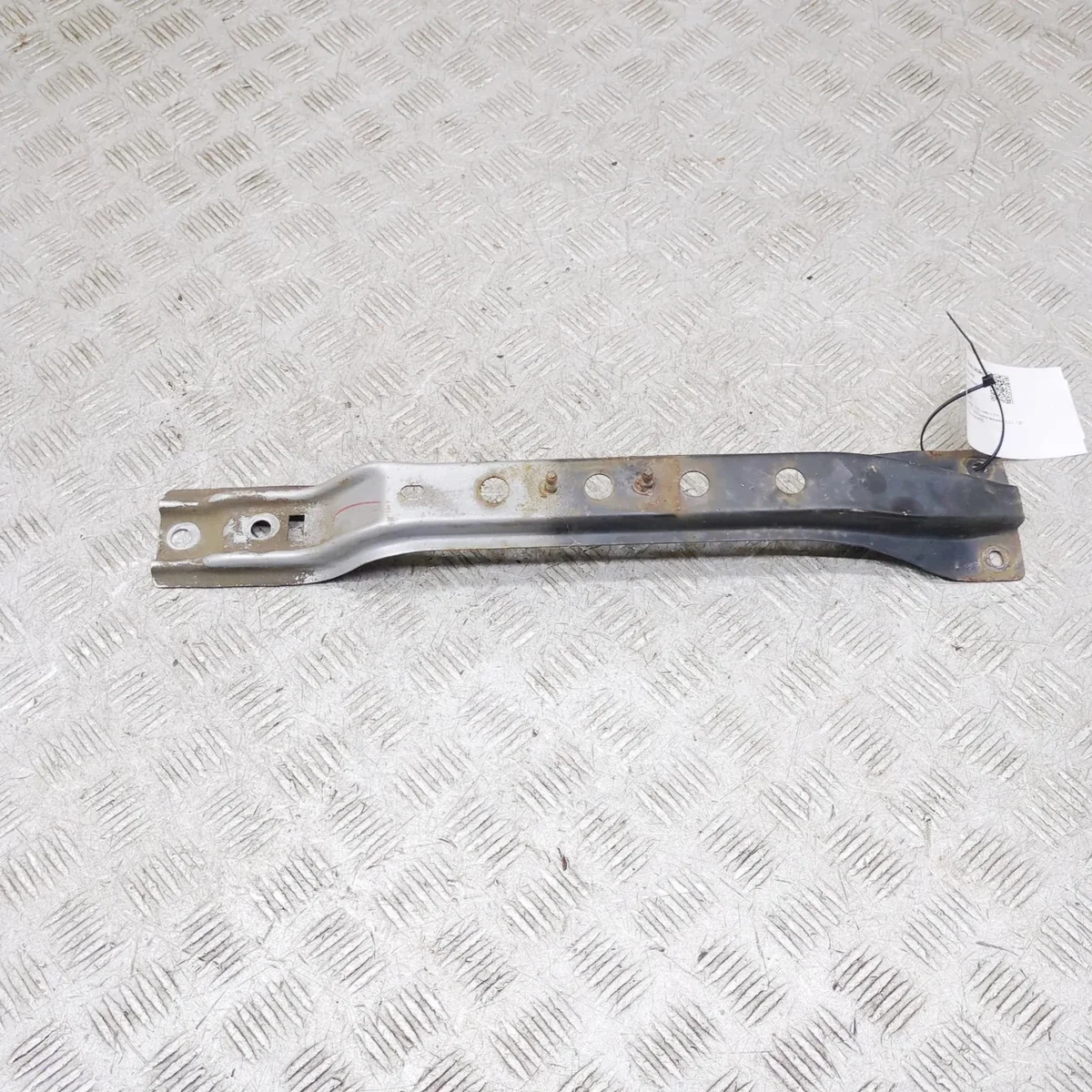 Isuzu D-MAX II främre mittbalk 8981653410 image 3
