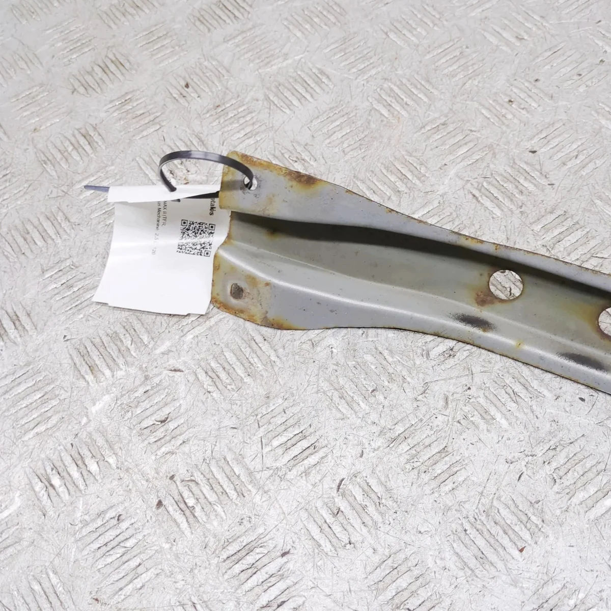 Isuzu D-MAX II främre mittbalk 8981653410 image 6
