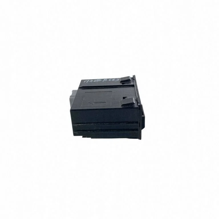 Mazda CX-3 USB Port D09H-669U0-B thumbnail 1