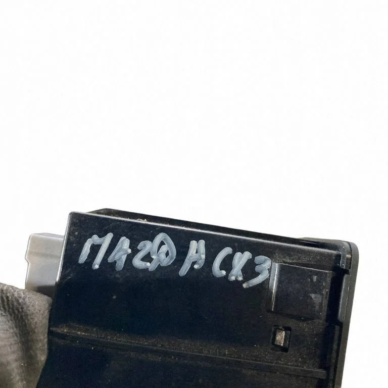 Mazda CX-3 USB Port D09H-669U0-B thumbnail 7