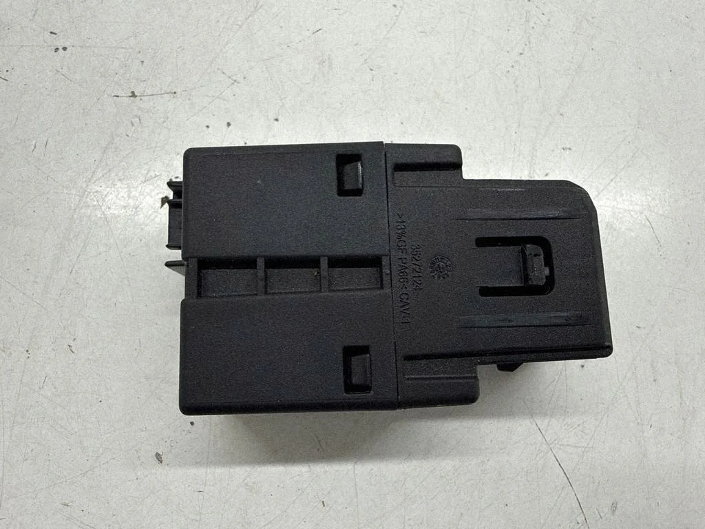 Dodge Hornet Puerto USB 00505740950 image 3