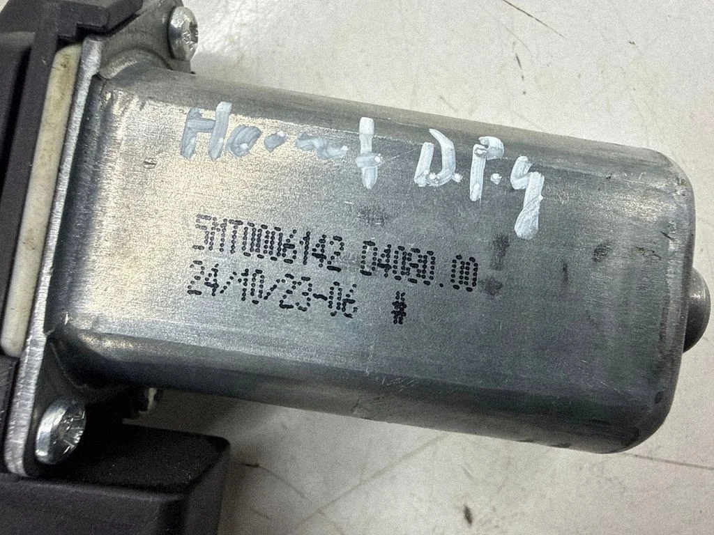 Dodge Hornet Heckscheibenwischer Motor 5MT0006142 image 8