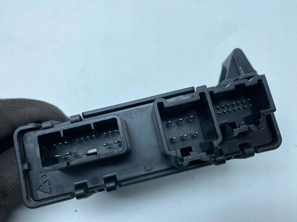 Subaru Forester SK Modulo Portellone 63350SJ004 image 5