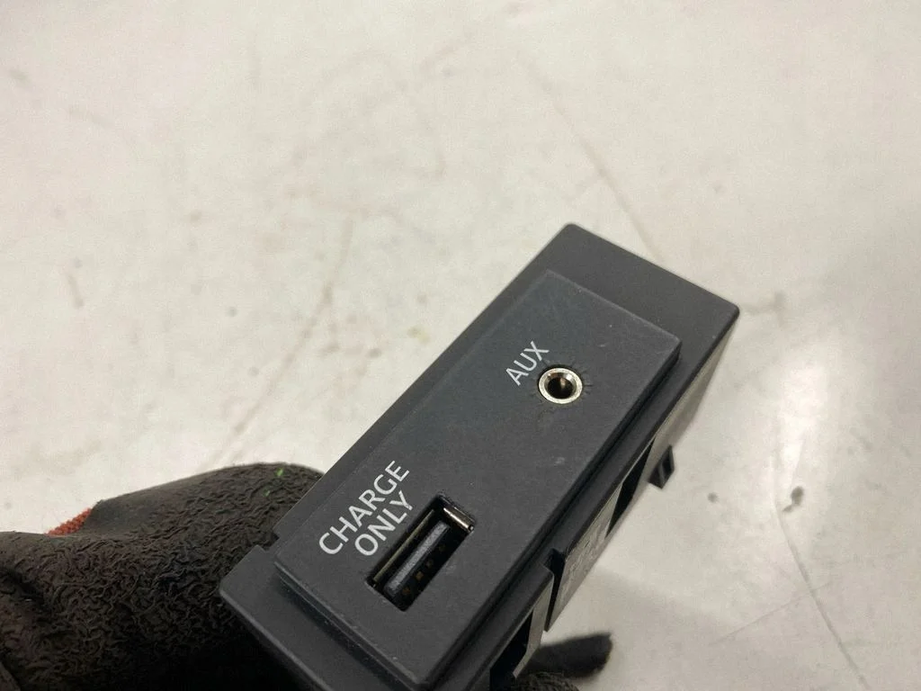 Conector AUX Audi A3 S3 8V 8V0035726A image 5