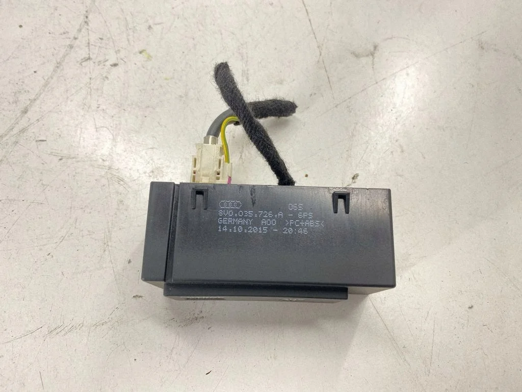 Conector AUX Audi A3 S3 8V 8V0035726A image 8