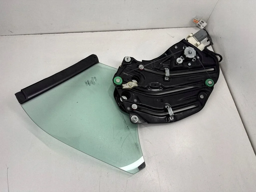 Ford Mustang VI Seitenfenster hinten FR3T14A411CD image 3