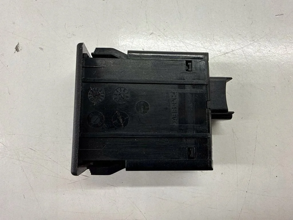 Prise USB Alfa Romeo Stelvio 01561397270 image 3